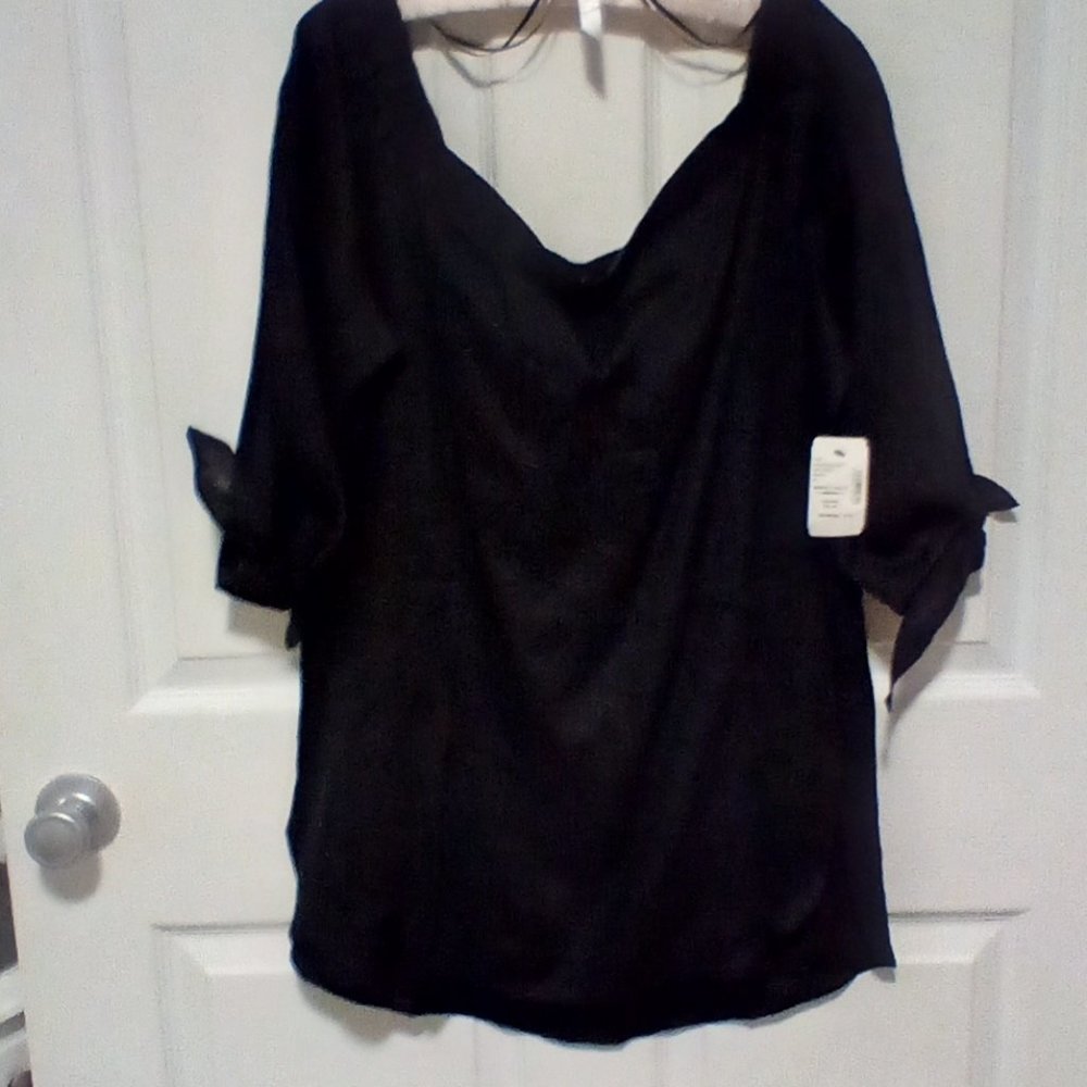 SAKS FIFTH AVENUE Black linen blouse, Xl,edge of shoulders or off the shoulders.